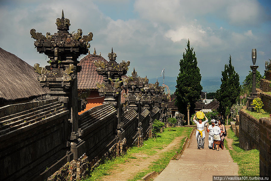 Pura Besakih — главный храм Бали, куда не рекомендуют ездить Бали, Индонезия