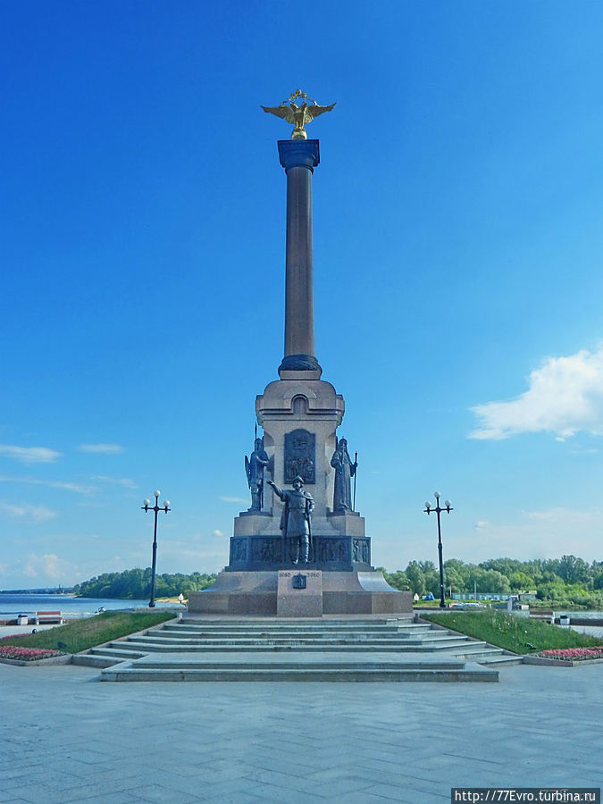 Памятник «1000-летие города Ярославля» возвышается на самом «острие» Стрелки. Россия