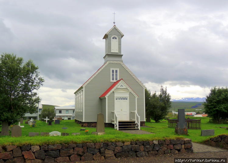 Деревянная кирха в поселк