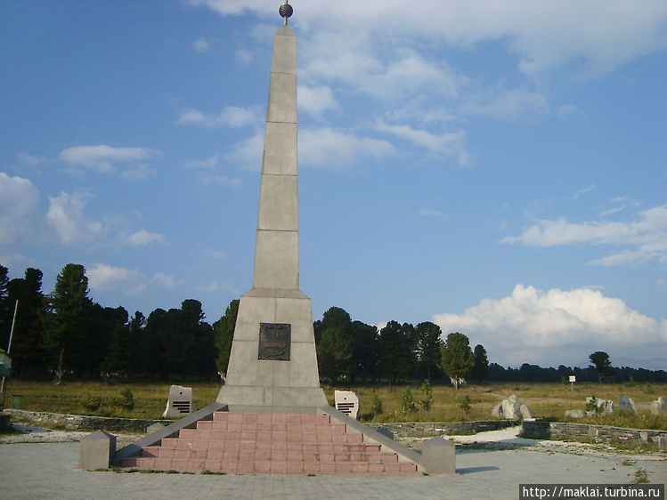 Монумент на вершине Семин