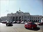 Одесский вокзал. Он идеально вписывается в стиль центра города... а красив он и снаружи, и внутри.