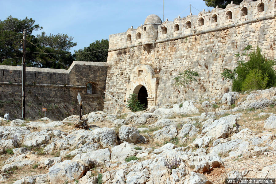 Вход во внутрь крепости (он платный) Остров Крит, Греция