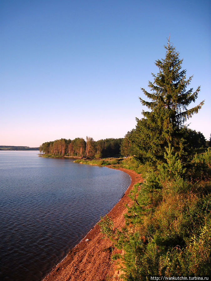 Белое водохранилище. Белая Холуница пруд. Белая Холуница озеро. Озеро в белой Холунице Кировской области. Белохолуницкий пруд в Кировской области.