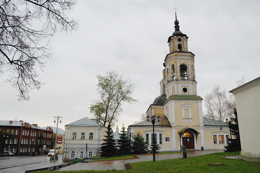 Николо-Кремлевская церковь (1761) — двухсветный бесстолпный летний храм, построенный на территории бывшего Кремля. Сейчас здесь работает Планетарий. Владимир, Россия