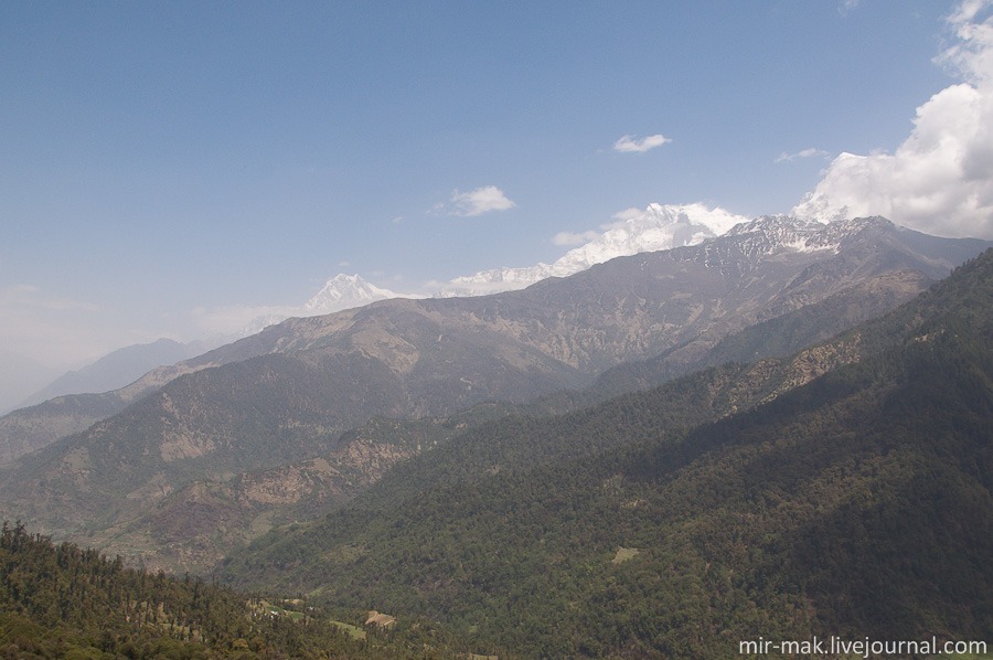 Вид с окна нашего номера. Словами не передать, можно часами любоваться этой красотой. Непал