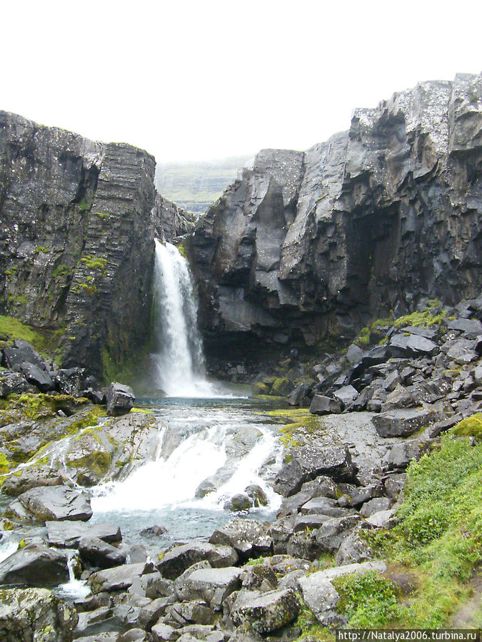 Водопад на горной дороге Oxi Исландия
