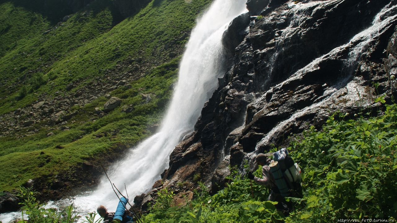 Спуск к первому Имеретинскому водопаду Карачаево-Черкесская Республика, Россия