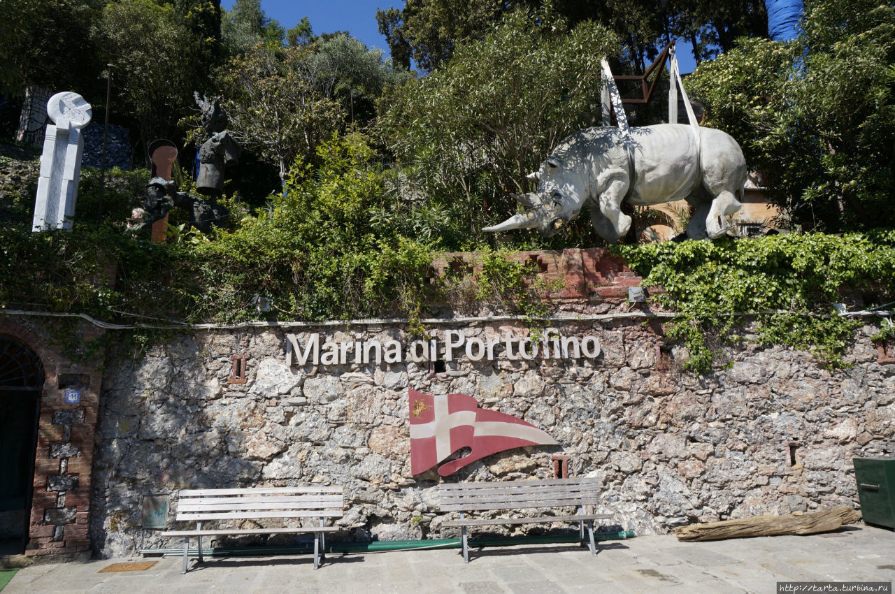 Носорог у порога, он укажет дорогу… Портофино, Италия