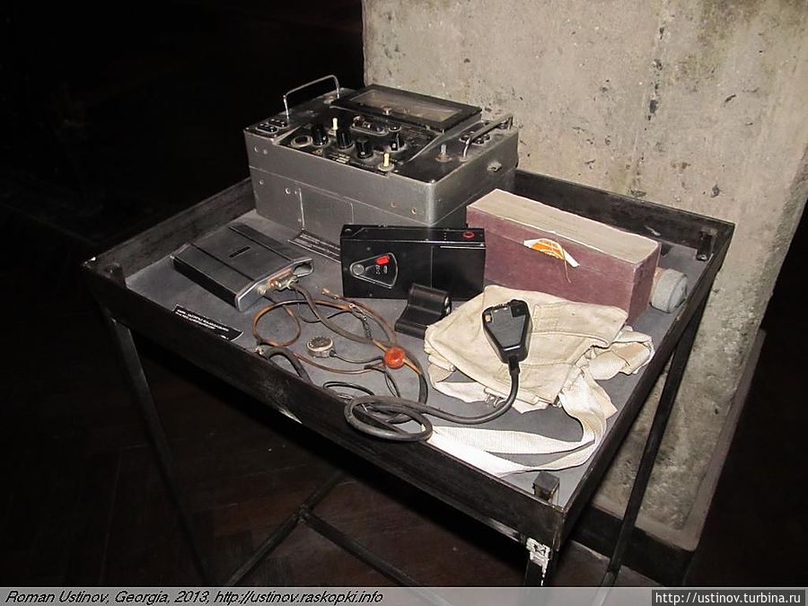 подслуживающее устройство. Именно благодаря данным приборам проклятые большевики помешали демократам-грузинам развиваться по своему сценарию.