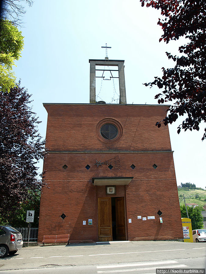 А это современная церковь Салсомаджоре-Терме, Италия