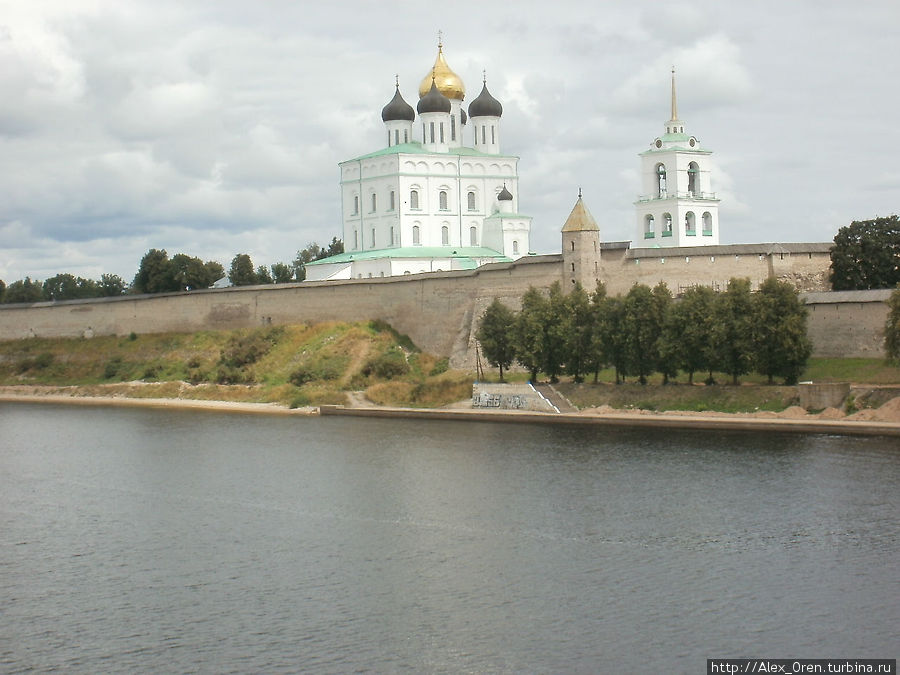 Вид на Кром и реку Великую с Ольгинского моста. Псков, Россия