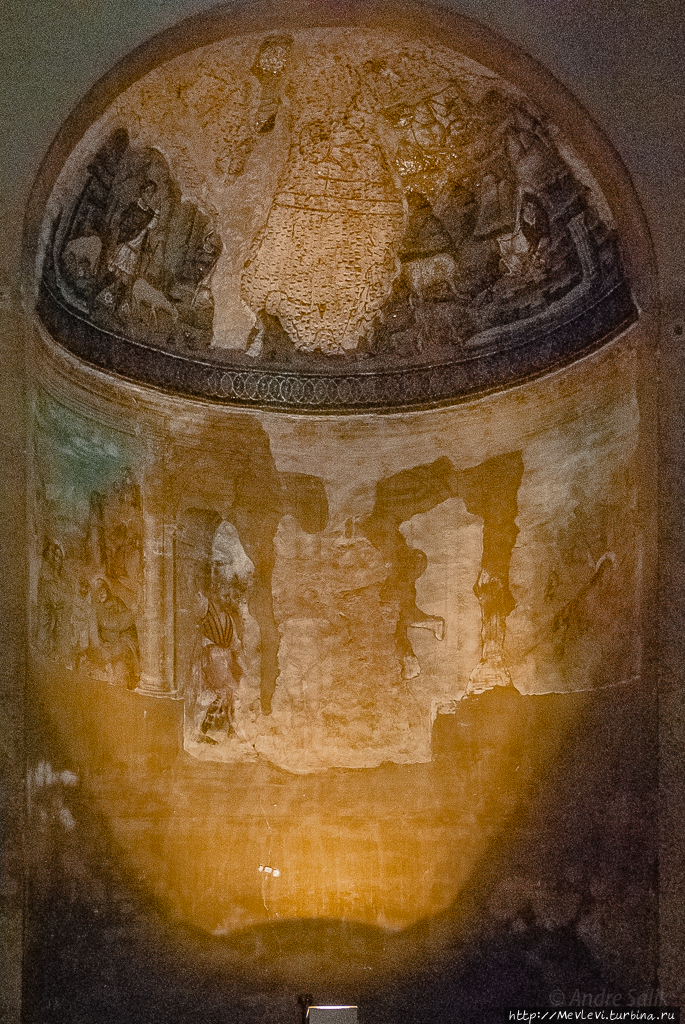 Старейший  миланский храм. Базилика Святого Лаврентия Милан, Италия