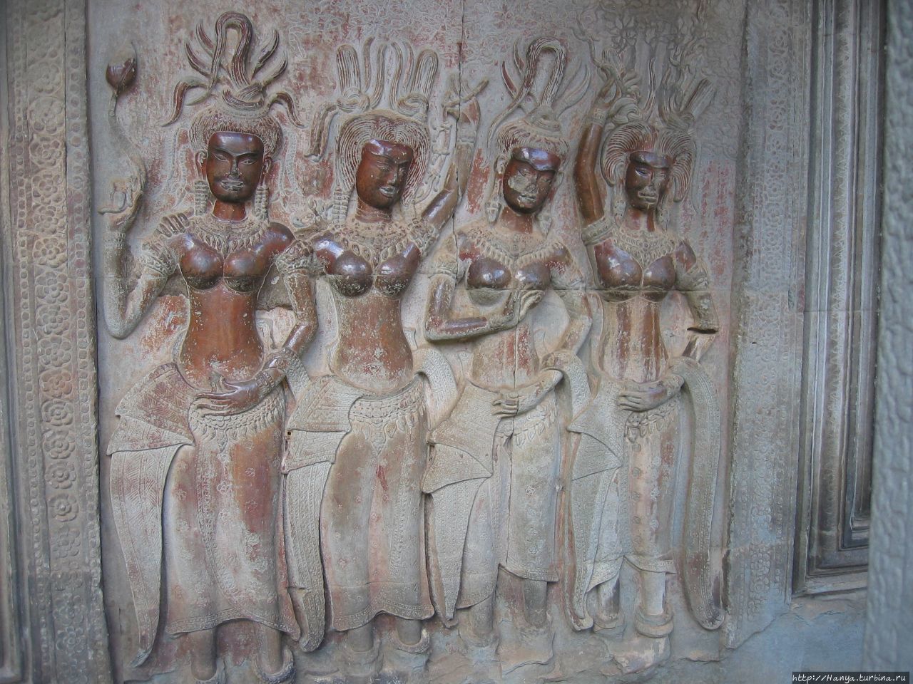 Небесные танцовщицы апсара в Ангкор Вате Ангкор (столица государства кхмеров), Камбоджа
