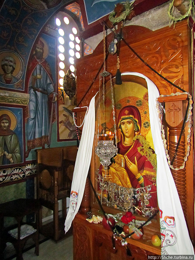 Тврдош - старый православный монастырь  на реке Требишница
