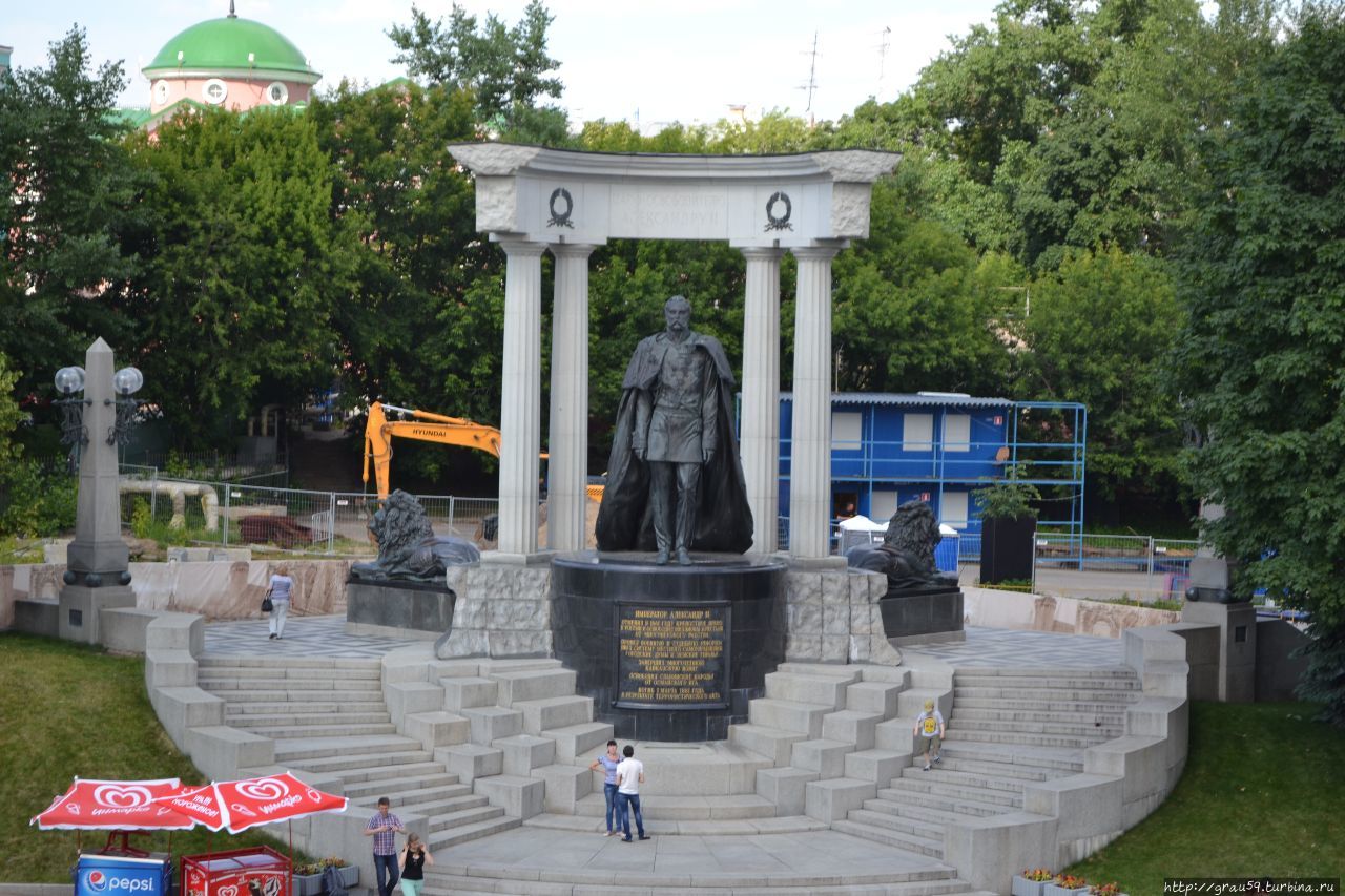 памятник александру 2 в москве у храма христа спасителя