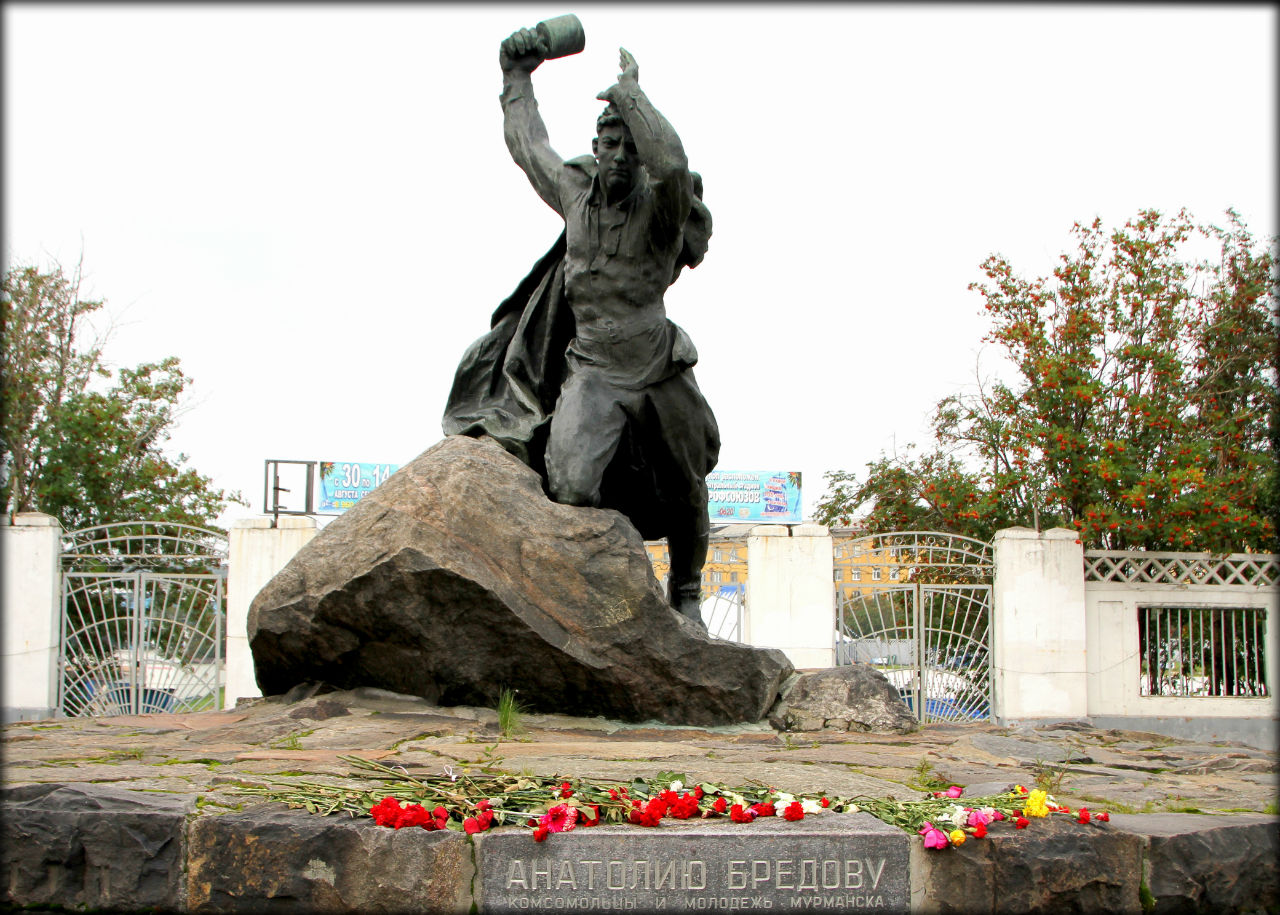 Памятник бредову рисунок