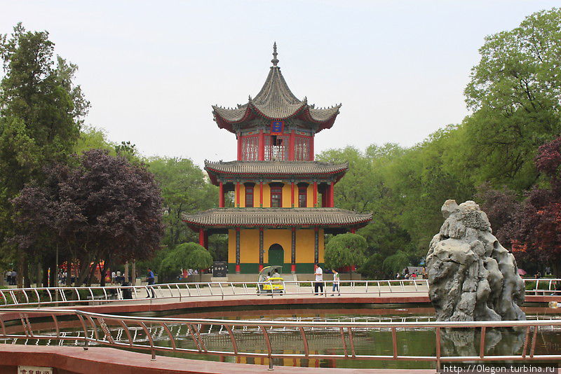 Пагода в парке Сиань, Китай