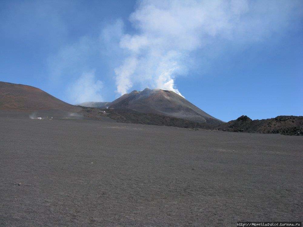 Sommitali центральные кратеры вулкана ETNA Вулкан Этна Национальный Парк (3350м), Италия