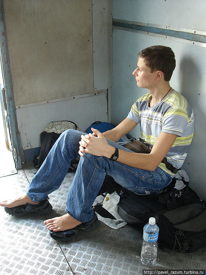 В тамбуре индийского поезда