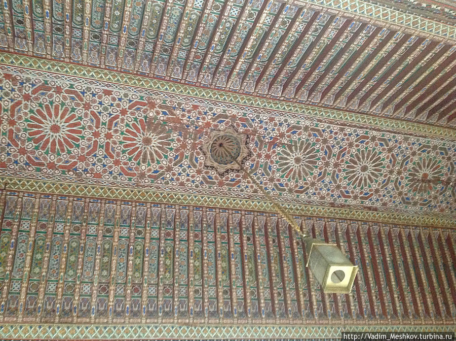 Потолок во Дворце Бахия Марракеш, Марокко