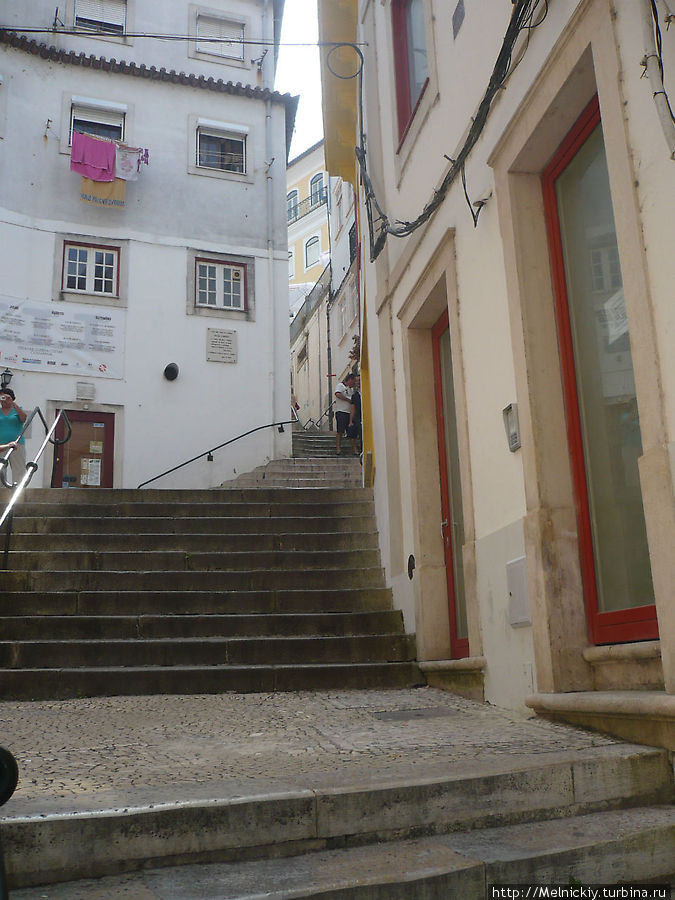 Прогулка городу студентов Коимбра, Португалия