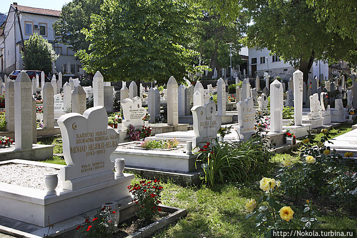 Кладбище, где на всех могилах стоит один год смерти — 1993 Мостар, Босния и Герцеговина