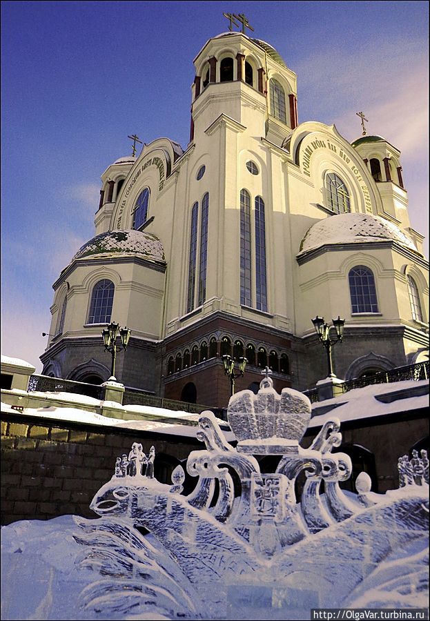 На месте Ипатьевского дома теперь стоит помпезный Храм-на-крови
