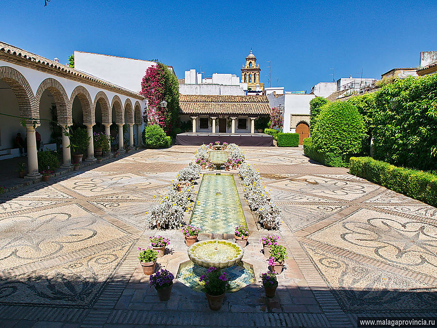 Внутренние дворики старой усадьбы Кордобы Кордова, Испания