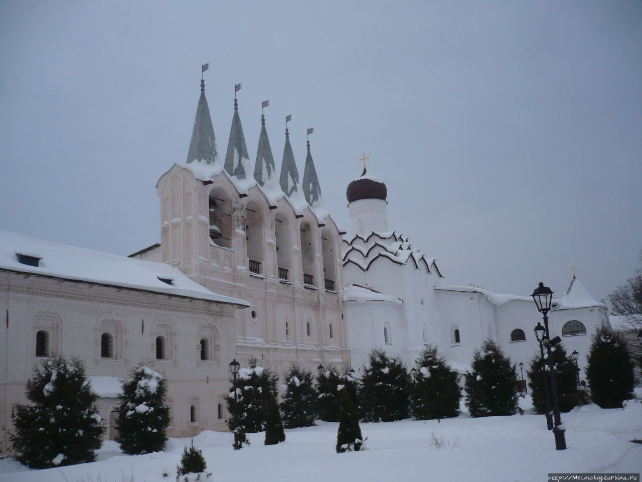 Зима в Тихвинском Богородичном Успенском монастыре Тихвин, Россия