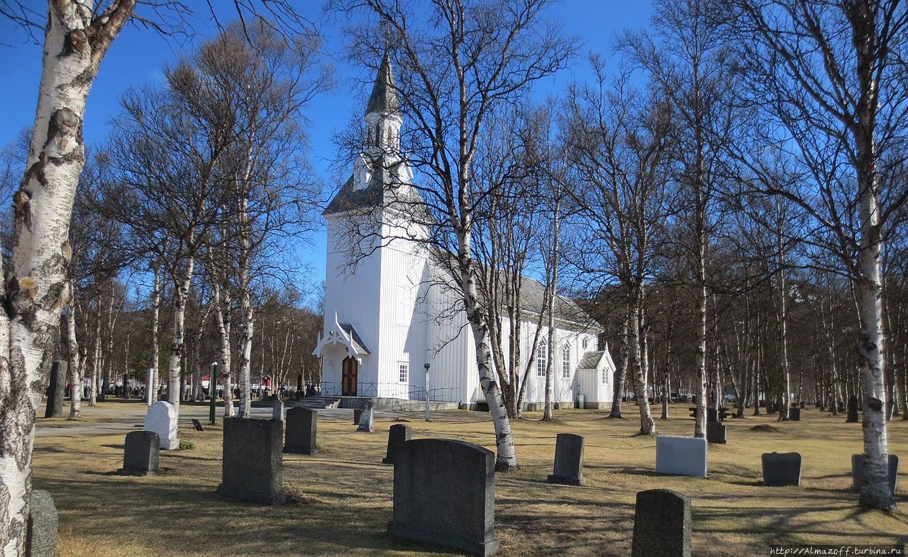 Церковь Нуррейса в Сторслетте, Северная Норвегия. Сторслетт, Норвегия Церковь Нуррейса в Сторслетте, Северная Норвегия. Сторслетт, Норвегия