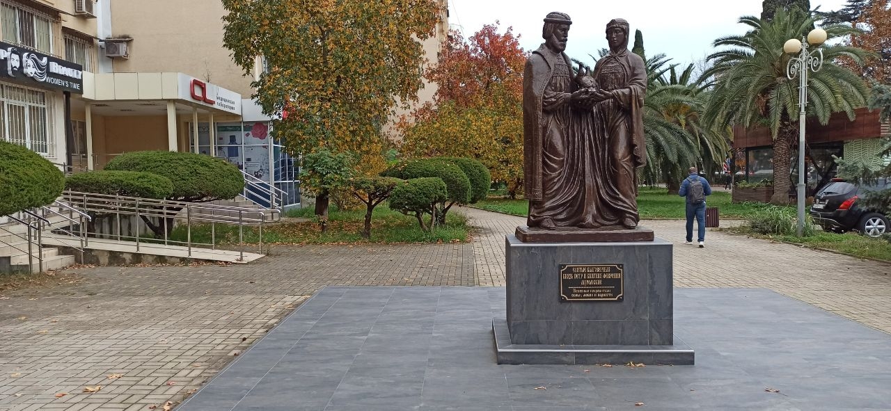 Памятник Петру и Февронии / Monument to Peter and Fevronia