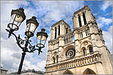Эту картинку я назвал Парижский реверанс. Всегда сложно фотографировать архитектуру — искажения неизбежны, а тут — все логично — фонарь и собор Нотрдам де Пари отвешивают друг другу поклоны...
*