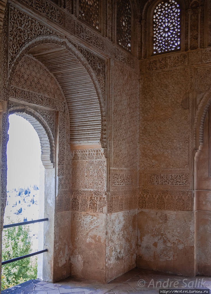 Патио-де-ла-Асекиа (Patio de la Acequia — «двор ручья») Альхамбра, Испания