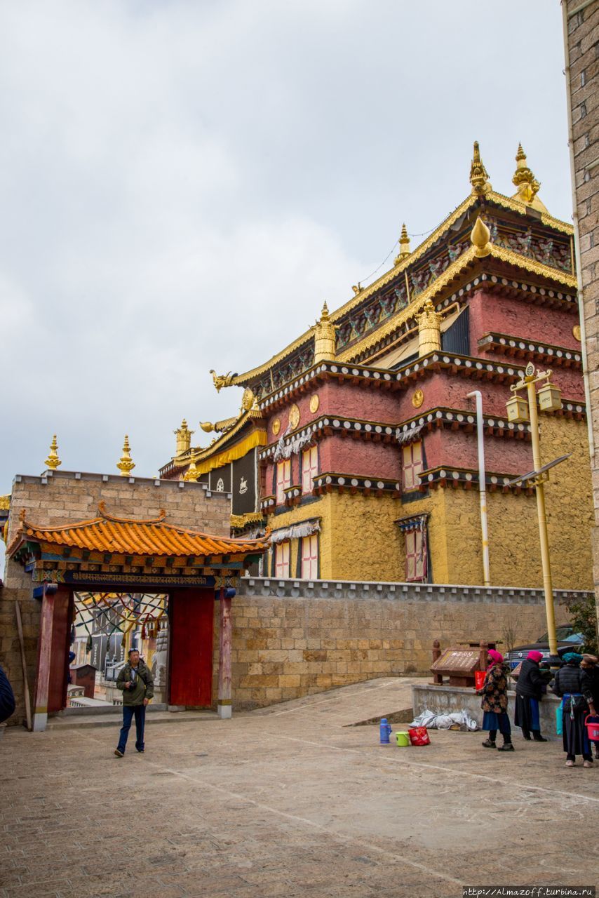 монастырь Ганден Самцелинг Шангри-Ла, Китай