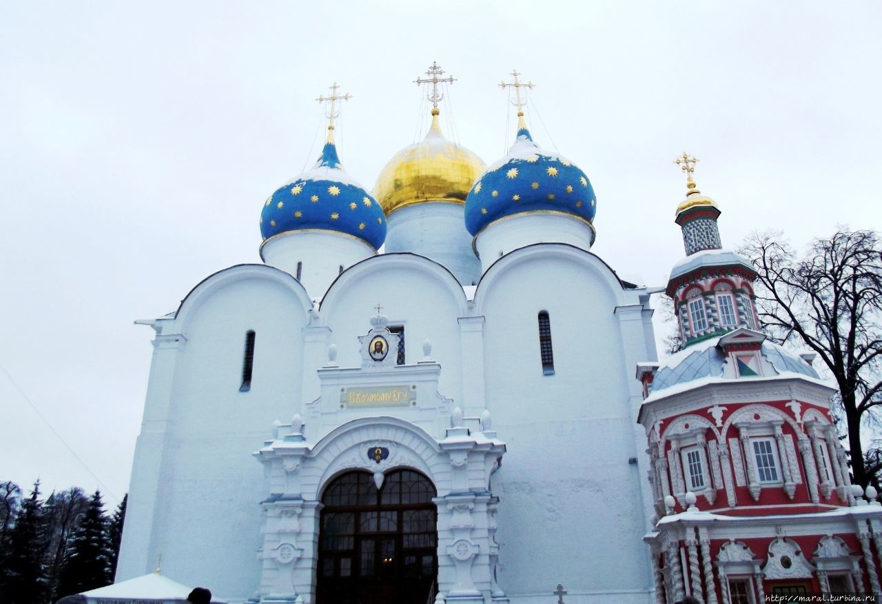 Успенский собор (1559 -1585) был заложен в центре лавры по велению царя Иоанна IV Грозного Сергиев Посад, Россия