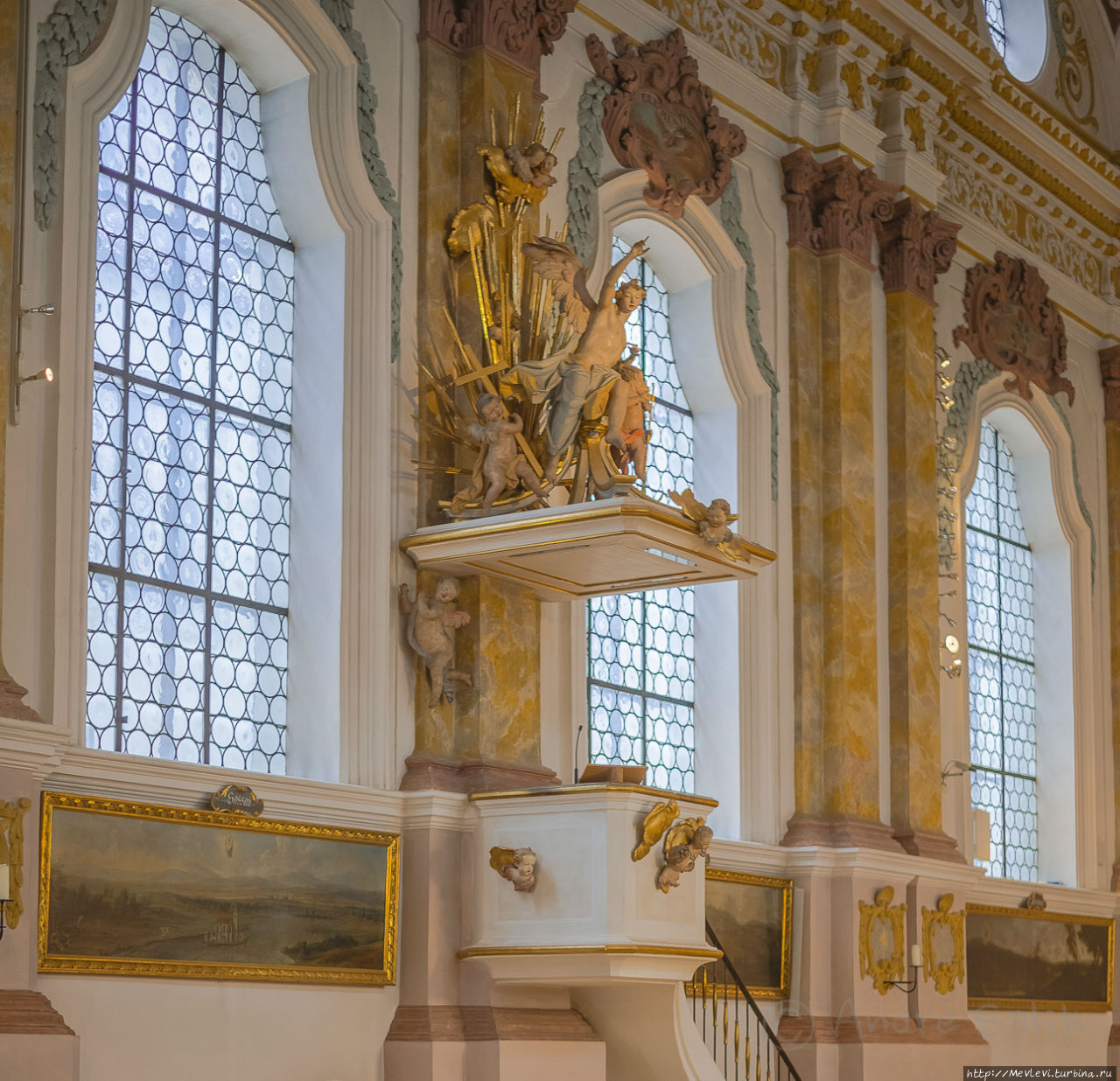 Зал богослужений церкви Бюргерский зал Мюнхен, Германия