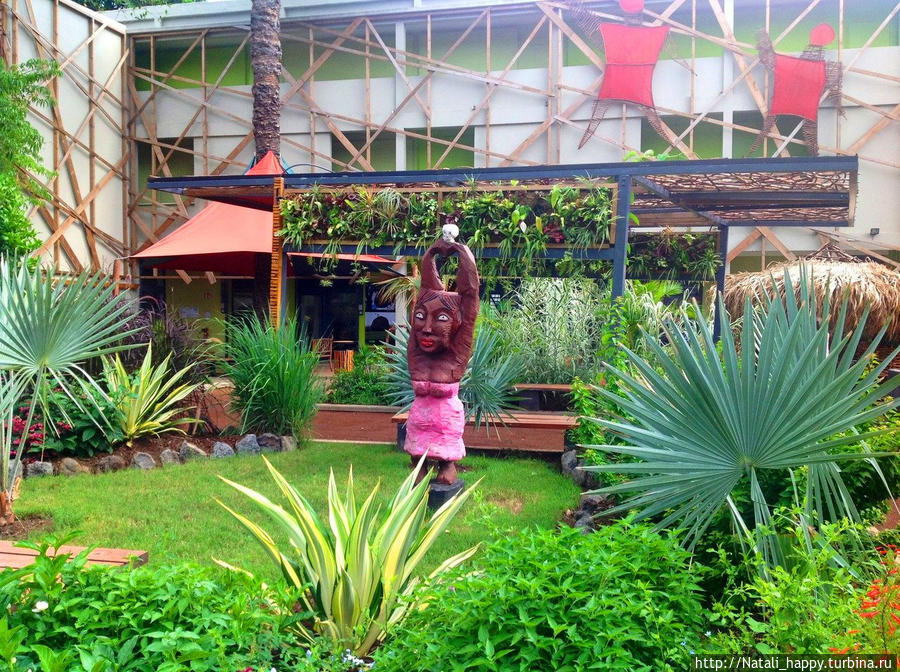 В школьном дворе Сен-Дени, Реюньон