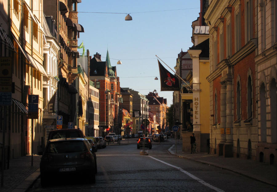 Одна из самых старых улиц в городе — Южная (Södergatan). Когда-то здесь ходил трамвай, а сейчас улица пешеходная. Мальмё, Швеция