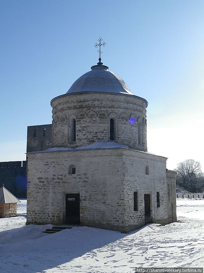 Два храма Ивангородской крепости
