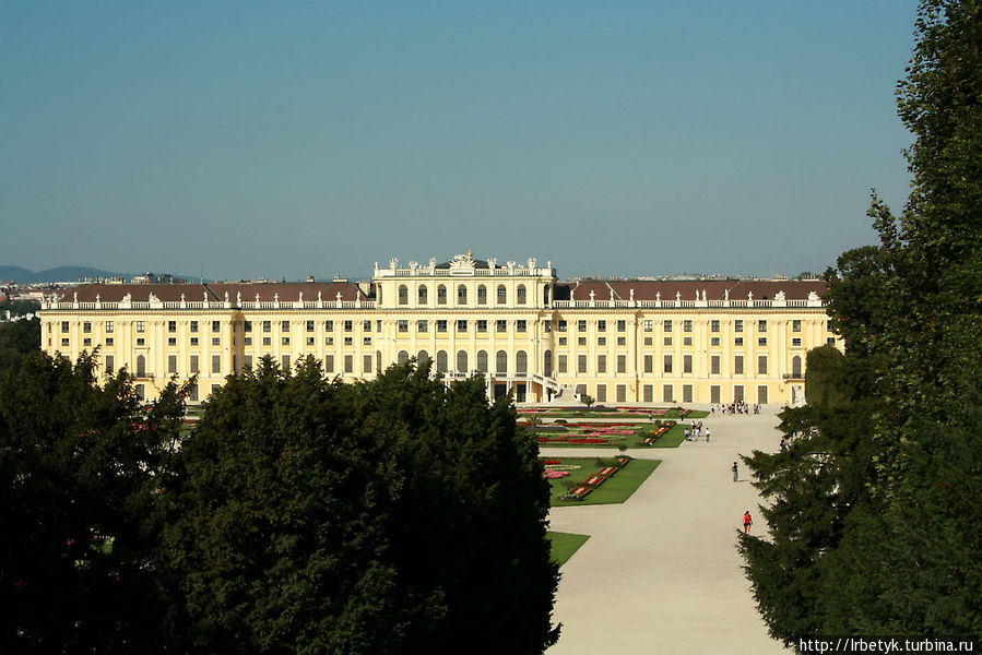 Знакомые виды дворца и парка Шёнбрунн Вена, Австрия