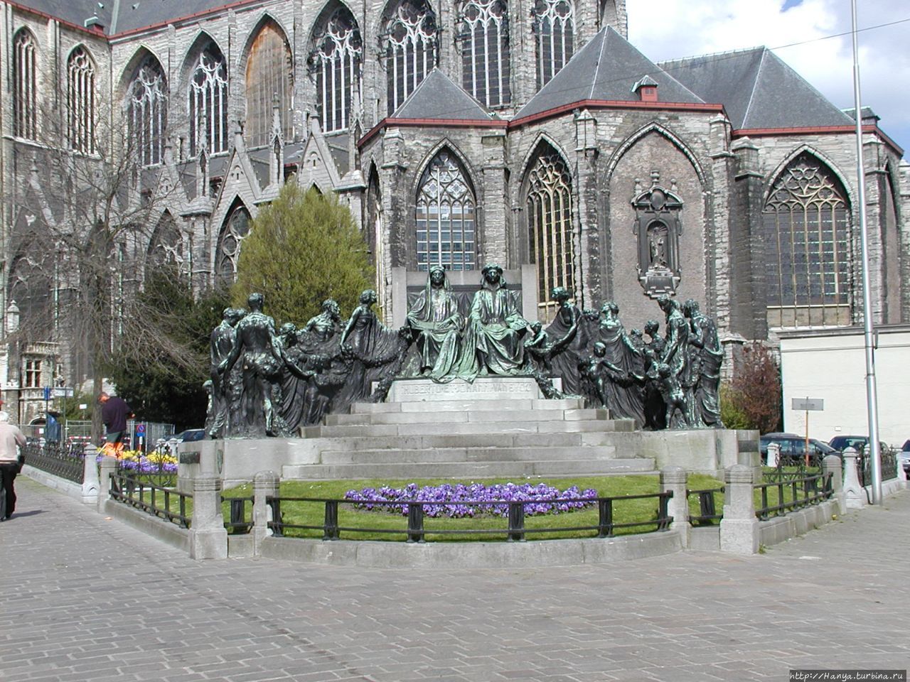Памятник братьям Ван Эйкам в Генте. Фото из интернета Гент, Бельгия