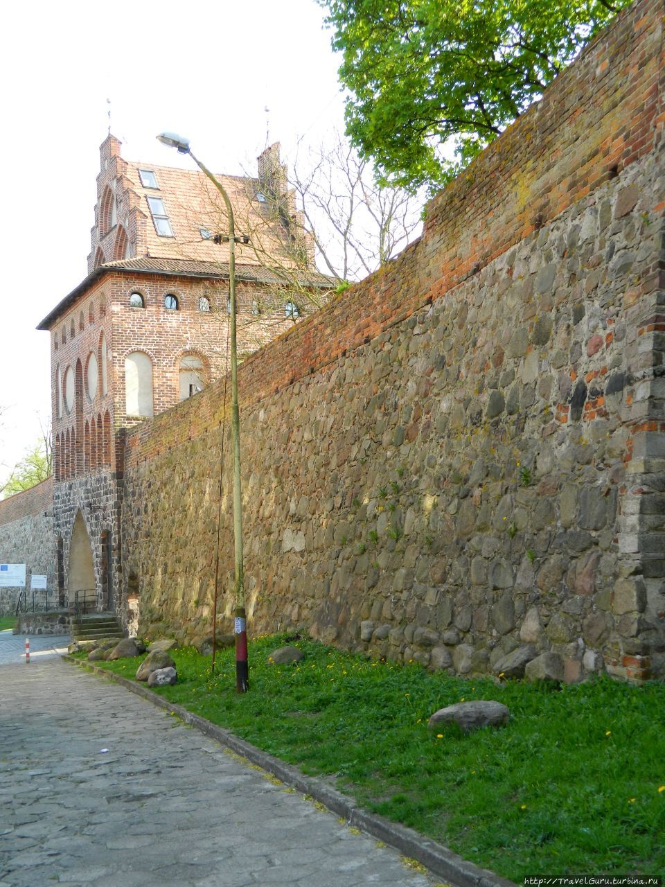 Пыжицкие ворота и крепостная стена, вид изнутри крепостных стен Старгард-Щециньски, Польша