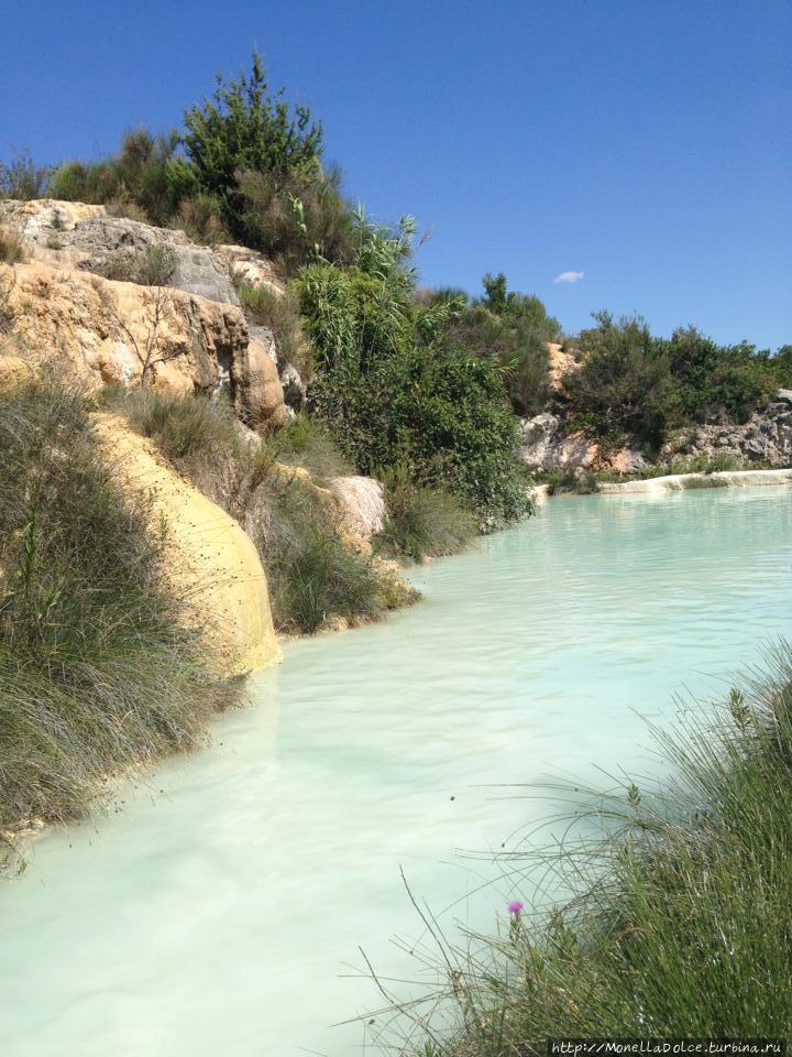 Природные бассейны термальной воды в Bagno Vignoni Баньо-Виньони, Италия