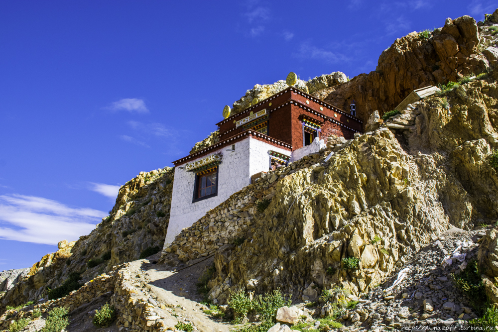 Монастырь Титапури и пещера Ваджраварахи в Западном Тибете. Меныши, Китай