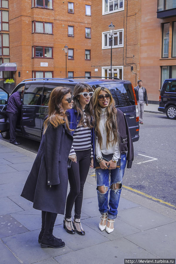 Автомобили для гонок вокруг кафе Лондон, Великобритания