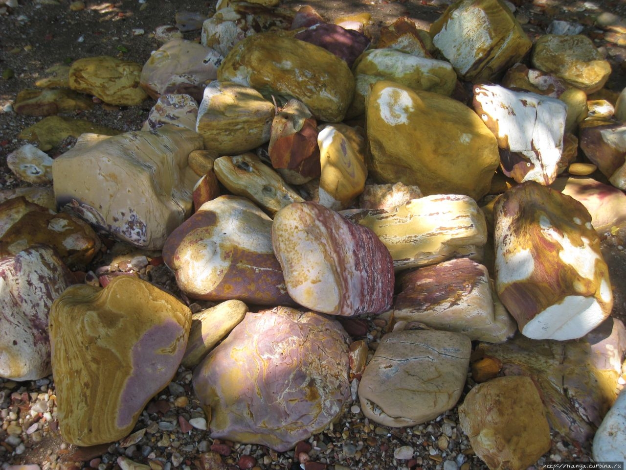 Разноцветные камни пляжа Ламеру. Ч.8