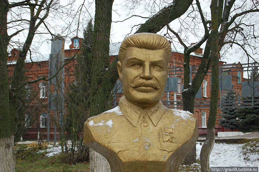 Памятник И.В.Сталину Аткарск, Россия