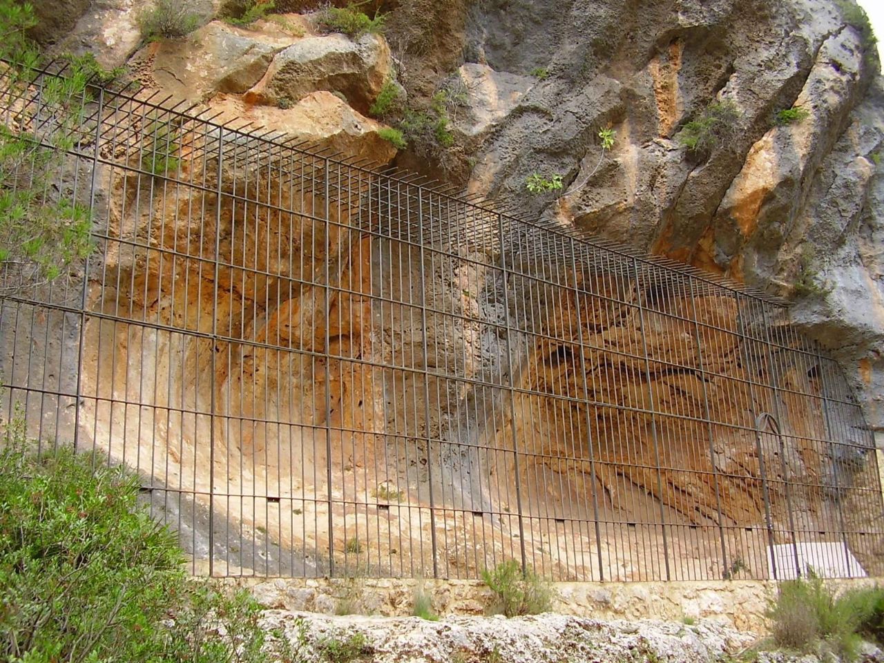 Пещера с наскальными рисунками ла-Аранья / Cueva de la Araña