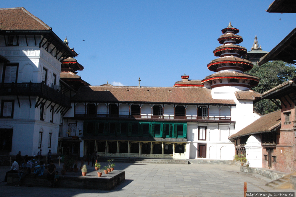 Насал Чоук. Пятиярусная башня Панч Мукхи Хануман. Из интернета Катманду, Непал