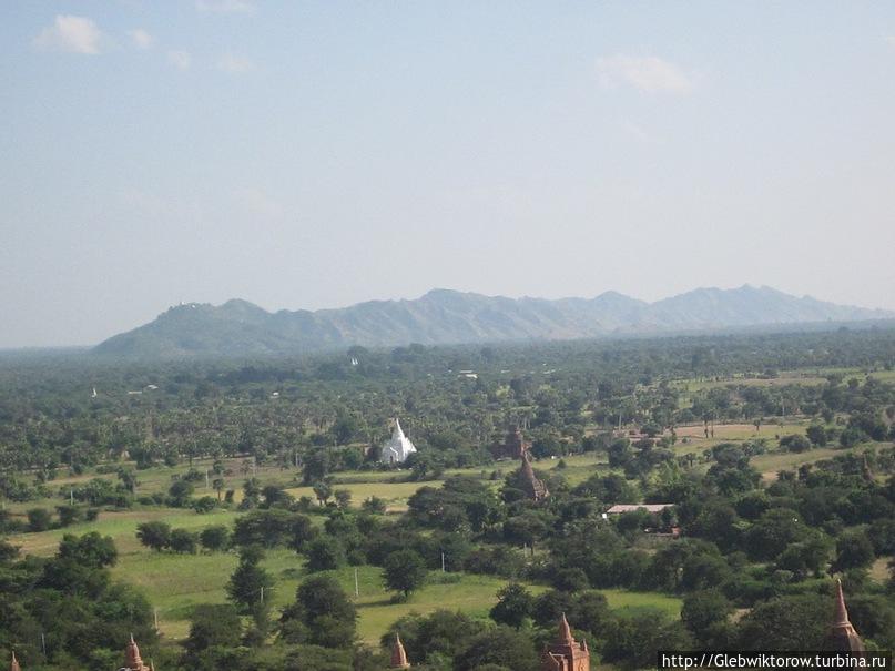 Виды Багана со смотровой башни Паган, Мьянма